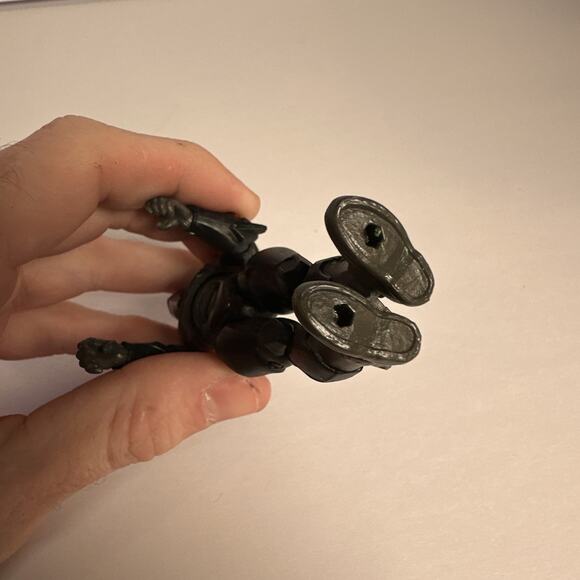 2018 Jazwares Fortnite Early Game Survival Kit 4" Action Figure Omega - Picture 5 of 8